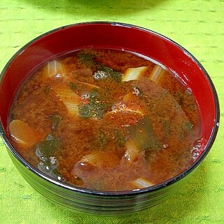 白ねぎとわかめのお味噌汁(赤だし)